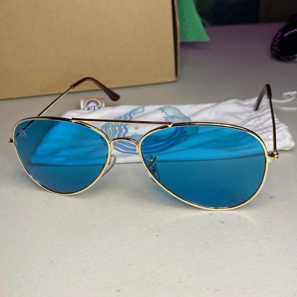 Blue tinted sunníes